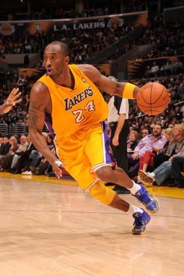 教练组围绕 教练组围绕